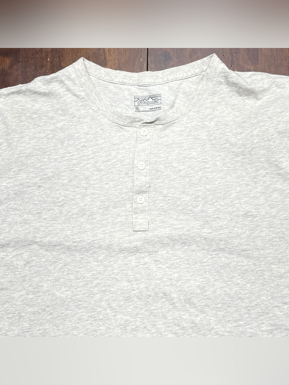 Patagonia Shirt Mens XL Short Sleeve Henley Crew Neck Buttons Pullover Beige